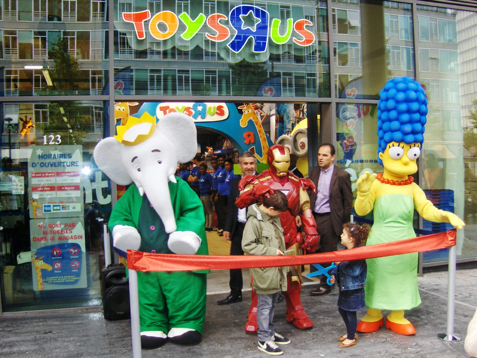 toys f us  Etincelles.: Ouverture du premier Toys'R'Us parisien, nous y étions | 1570 x 1181