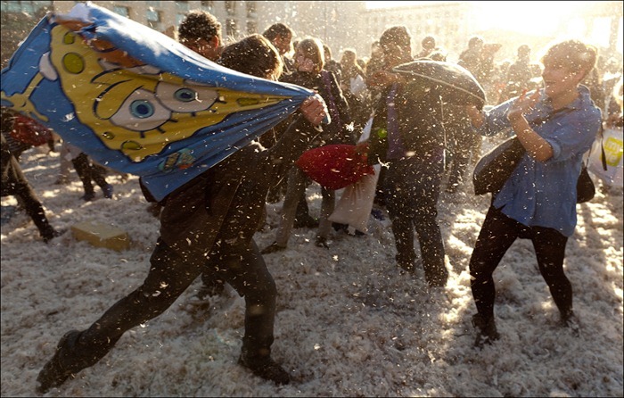 pillow-fight-berlin5