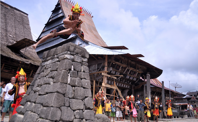 Atraksi Budaya Desa Bawomataluo