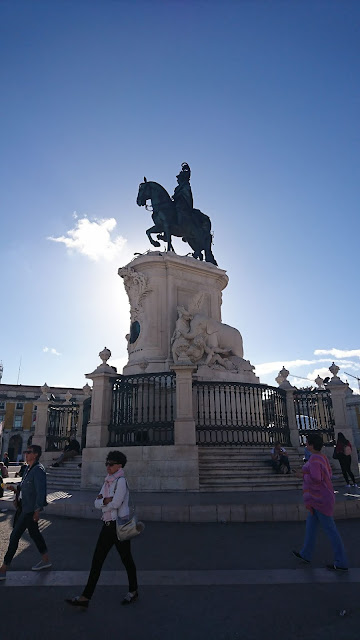 49-Pra%25C3%25A7a-do-Com%25C3%25A9rcio-statue-lisbon-3-day-itinerary