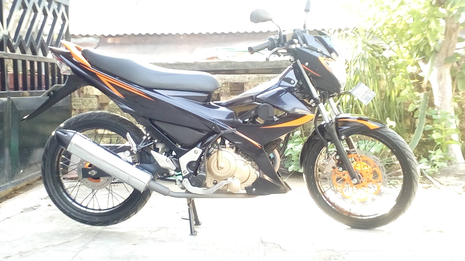 TAFT GT SATRIA FU 2014 MODIF VELG JARI2 TAPAK LEBAR