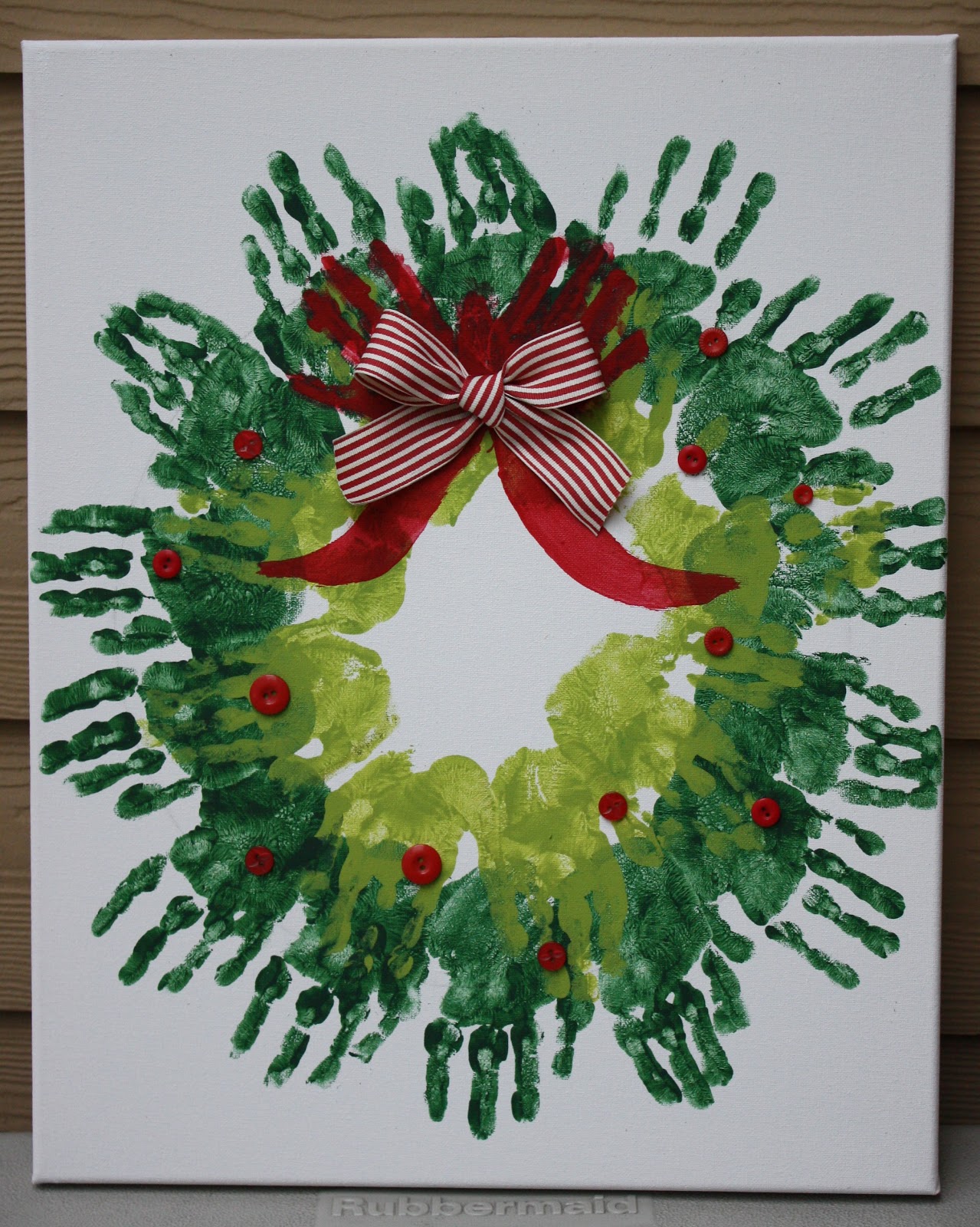 Risa's Pieces of Art: Handprint Christmas Wreath
