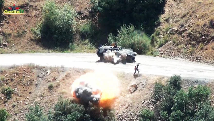 Μαζικές επιθέσεις του PKK: Τρέχουν πανικόβλητοι να σωθούν οι Τούρκοι στρατιώτες (φωτό,vid)