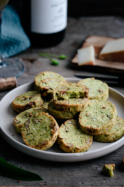 Biscuits à l'ail des ours et aux noix