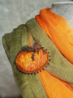 Pumpkin embroidered zipper brooch