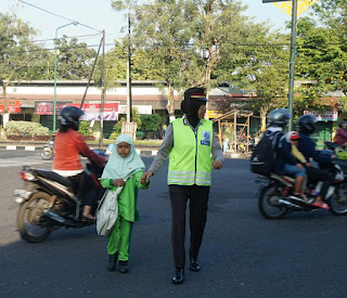 HUT Ke-69, 102 Polwan Serentak Tempati Pos Pelayanan Pagi