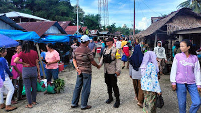 Polsek Lahewa Sambangi Pasar Tradisional di Desa Afulu, sampaikan pesan kamtibmas