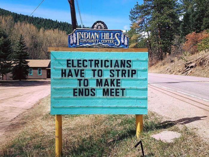 Hilarious Road Signs In Colorado Every Pun-Lover Will Adore