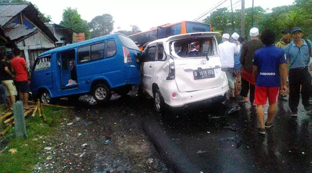 Detik-Detik Kecelakaan Beruntun di Puncak Bogor