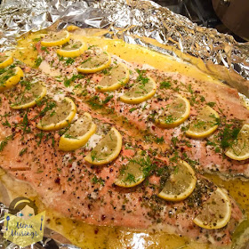 easy garlic butter salmon packets_menumusings.com