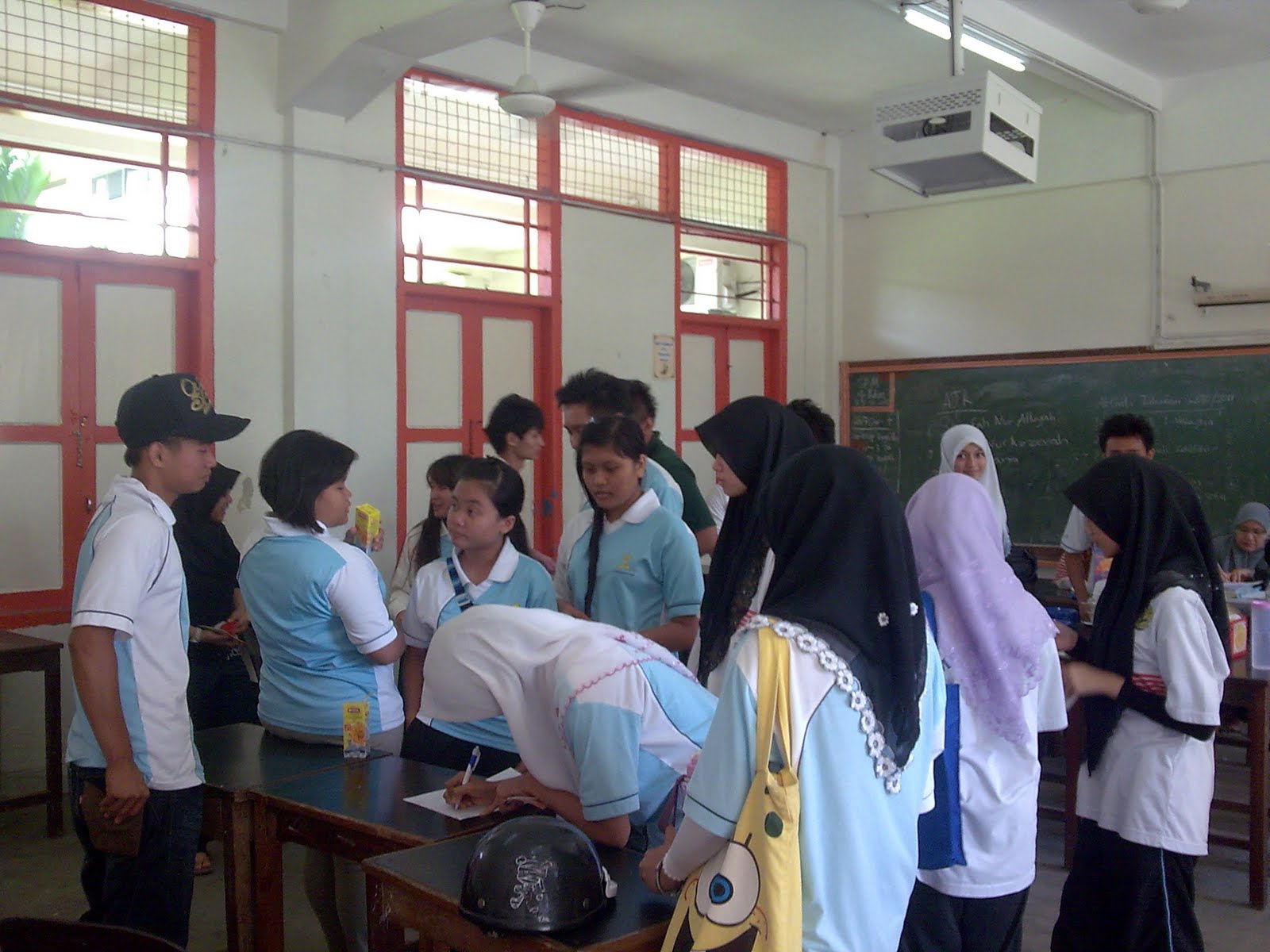 Contoh Karangan Kebaikan Dan Keburukan Internet - Miharu Hime