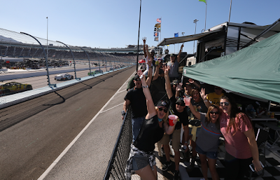 Phoenix Raceway #NASCAR Fans