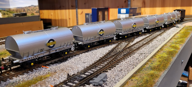 Accurascale Blue Circle Cement Wagon