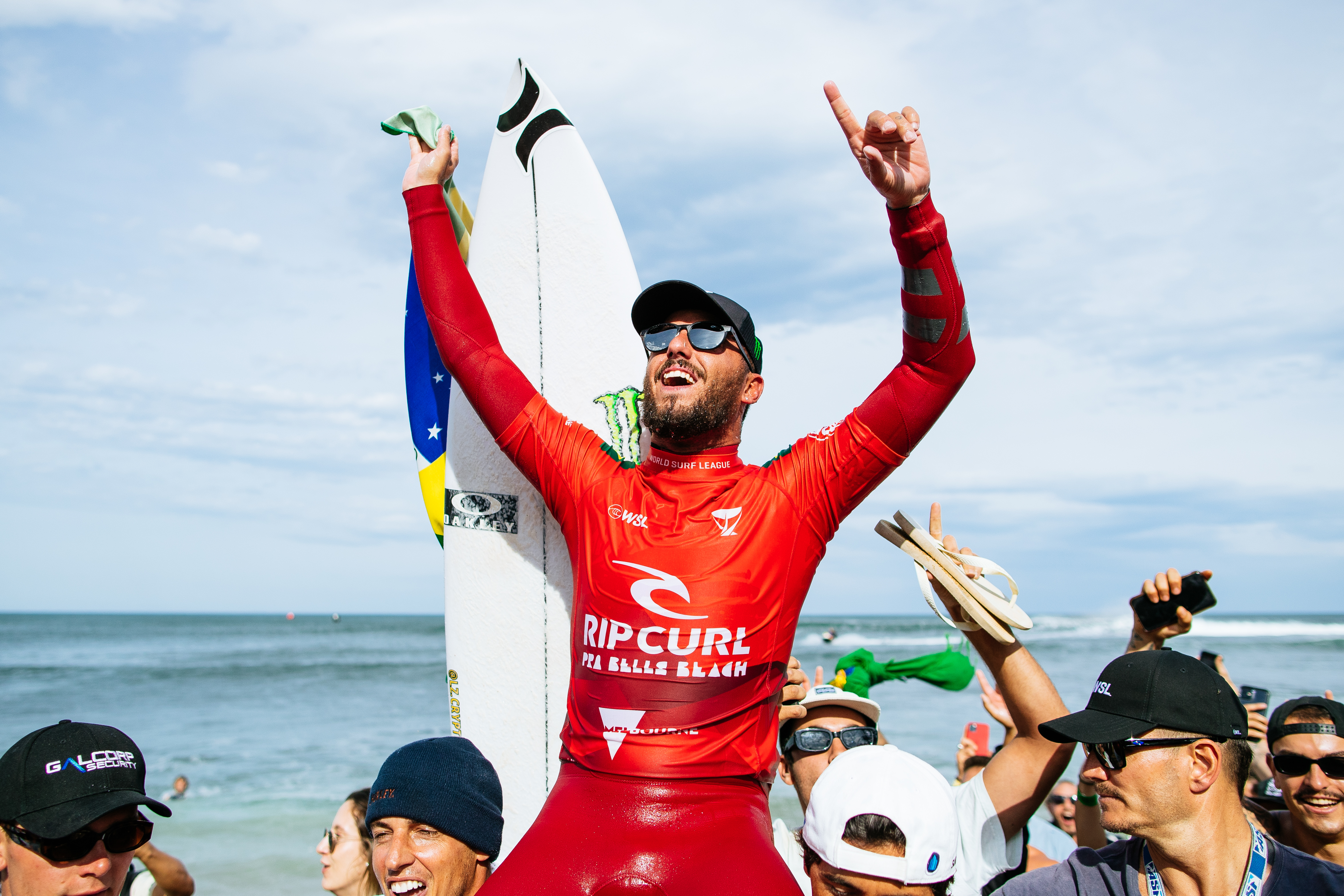 Filipe Toledo é o campeão mundial de surfe de 2022