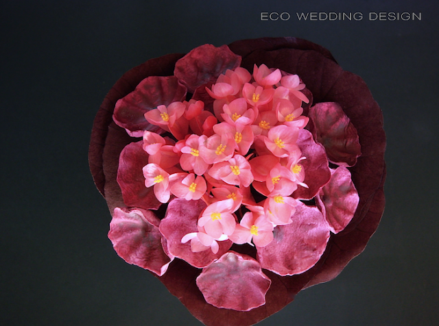 bouquet da sposa con fiori freschi e di carta color marsala e rosa