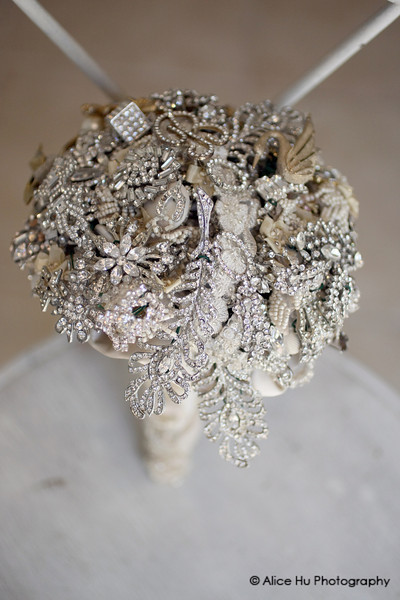 Upcoming Trend Vintage Brooch Bouquet