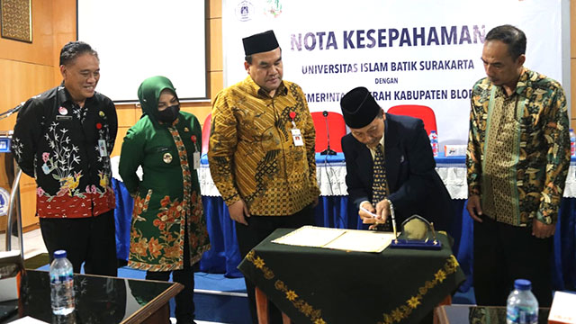 Bupati Blora nyekseni rektor UNIBA napak asmani nota kesepakatan antaraning Universitas Islam Batik Surakarta dalah Pemkab Blora