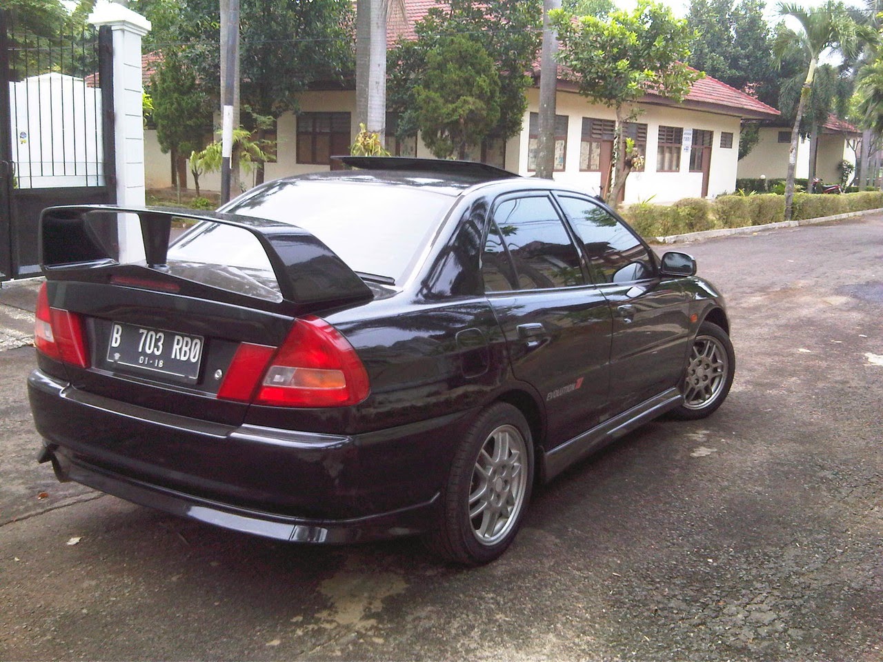 Modifikasi Mobil Sedan Lancer Evo 4 Terkeren Dan Terlengkap