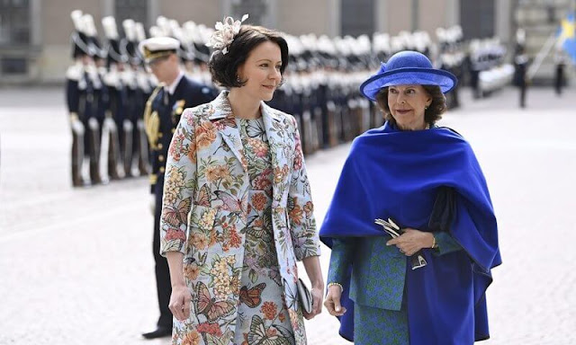Queen Silvia wore a blue outfit. First Lady Jenni Haukio wore a floral print outfit