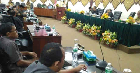 Rapat Paripurna DPRD Kota Padang, Wako Sebut Realisasi Pendapatan 2016 Sebesar 98,43 Persen