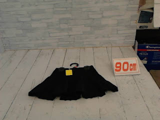 中古品　子供服　９０ｃｍ　ブラック　スカート　２２０円