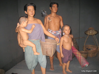 Thai Wax Museum A typical Thai family from village