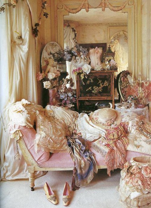 Eye For Design: Decorating Your Bedroom.Boudoir Style