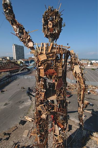 Antony Gormley esculturas e instalações geometricas formando corpos