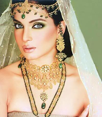 Latest pics of Pakistani model and actress Amna Haq Photos