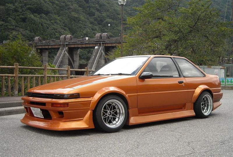 Retro Spirit  Old Car Style: Toyota Corolla AE86