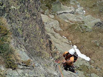 escalade au grand Perron voie " bigger bang " au pain de sucre Manu RUIZ