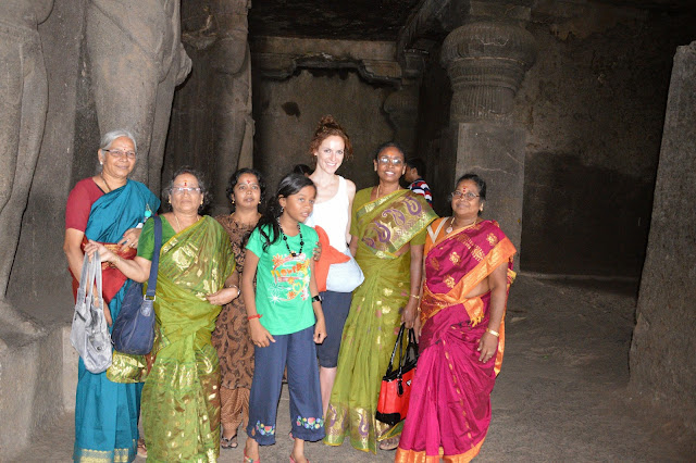 Familia hindú en las cuevas de Ellora