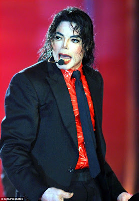 Woman files law suit again Michael Jackson- reveals love note, accuses him of sexually assaulting her when she was 12 