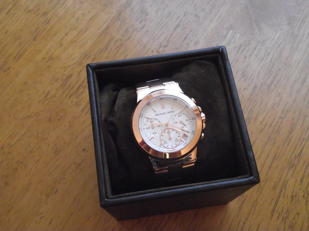 Meet Michael Kors Rose Golden Chronograph Watch.