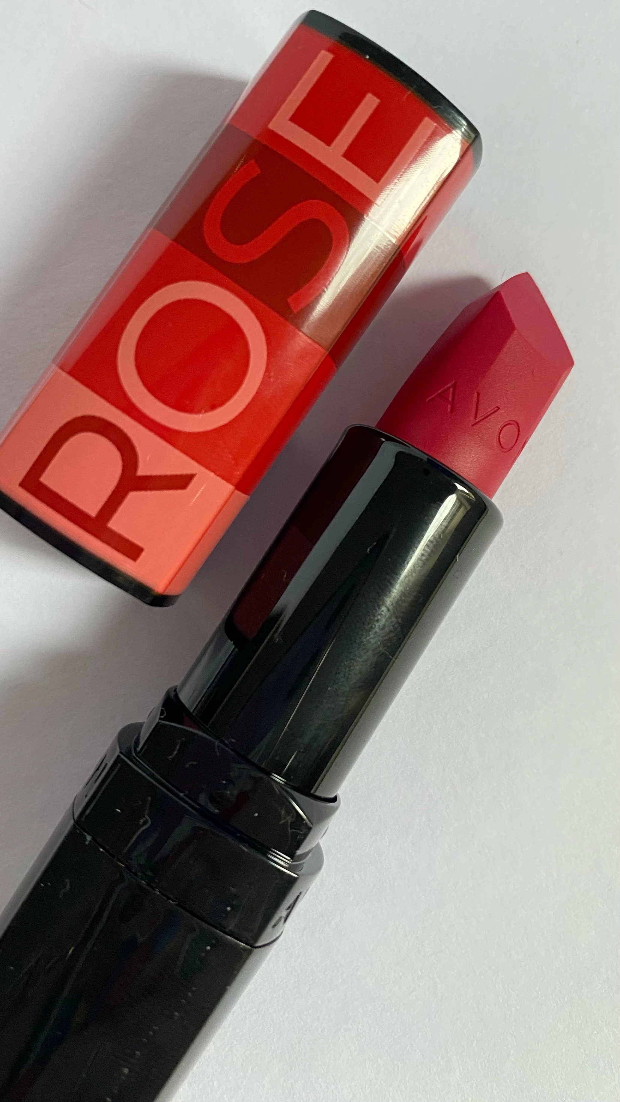 labiales boom boom rouge raspberry red ultra matte avon