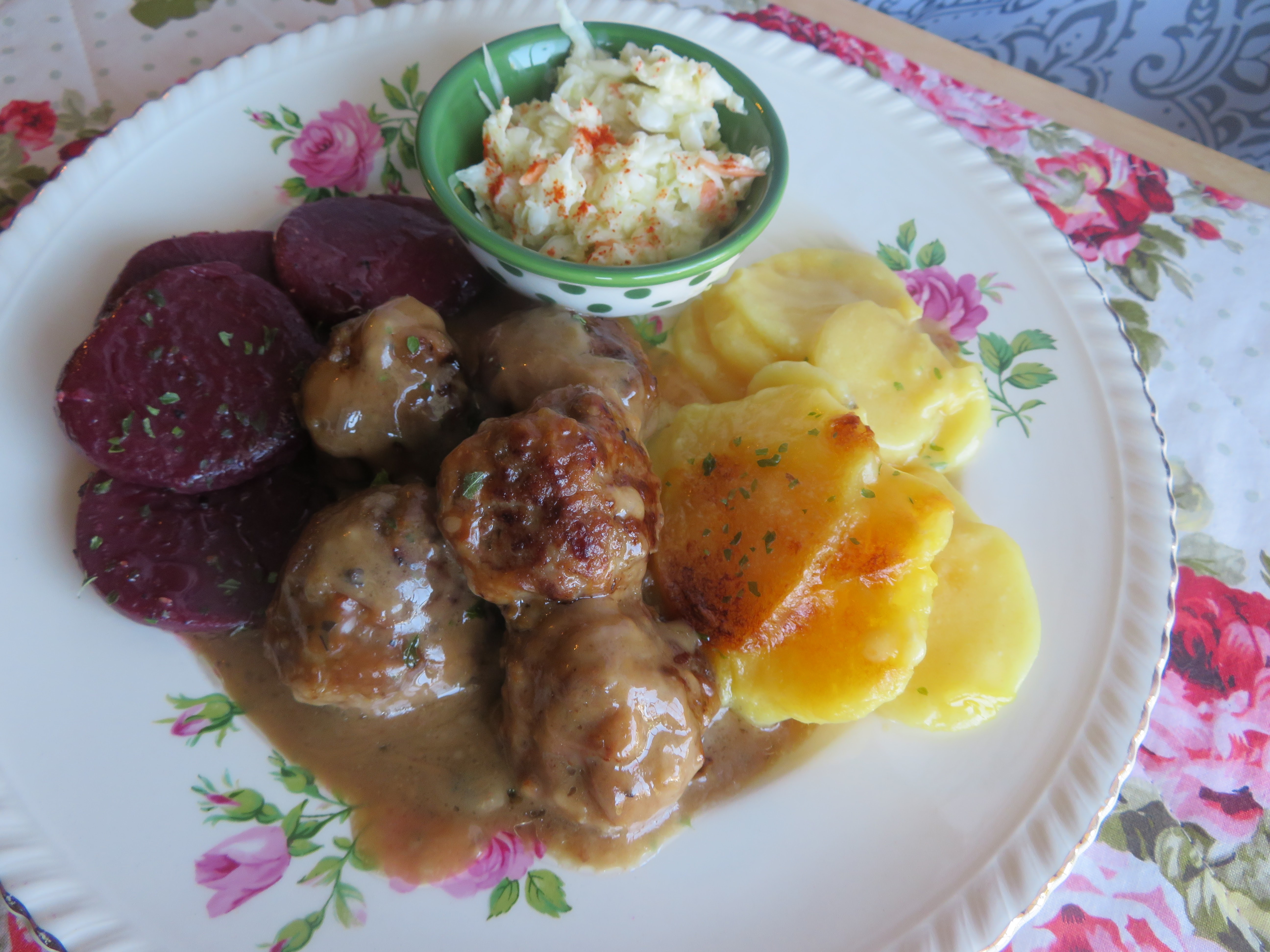 Swedish Meatballs in Sour Cream Sauce Recipe - Daisy Brand