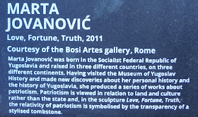το γλυπτό Αγάπη, Τύχη, Αλήθεια της Marta Jovanovic στο Μαυσωλείο του Τίτο