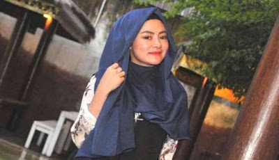 gaya hijab Vitalia Sesha