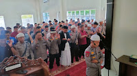 Polres Wajo menggelar Ibadah Sholat Ghoib di masjid At-Taqwa Polres Wajo setelah pelaksanaan Ibadah Sholat Jum'at