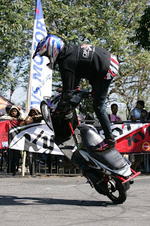 Indonesian stunt riding2