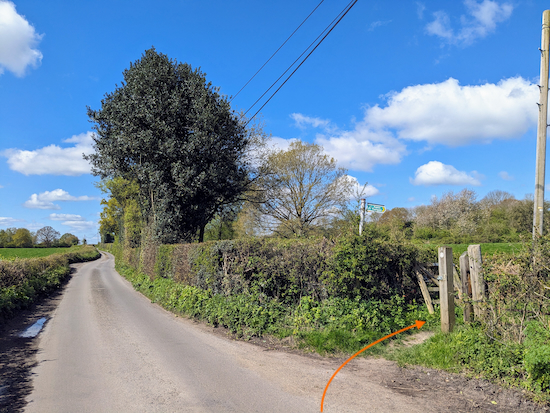 Turn right on Abbots Langley footpath 13