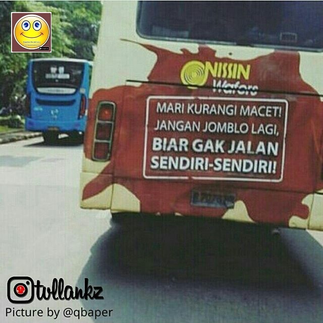 Meme Tulisan Belakang Bak Truk Lucu - Disini Aja Tempatnya