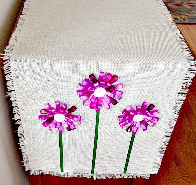  no sew burlap loopy ribbon flowers table runner