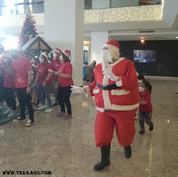 Christmas Carol at Holiday Inn Melaka