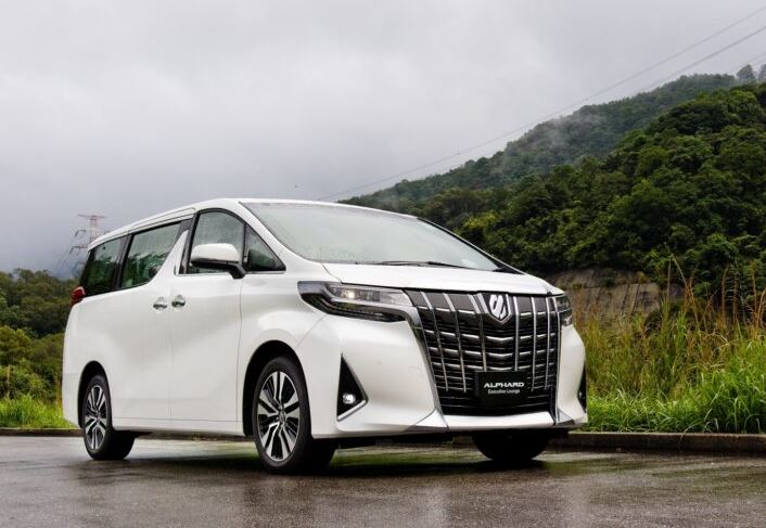 Kelebihan Memilih Alphard untuk Perjalanan di Bali