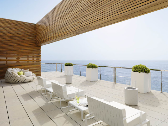 Balcony with white chairs overlooking the ocean 