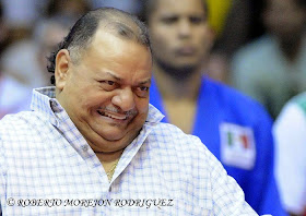 Ronaldo Veitía, entrenador cubano de judo, durante el enfrentamiento de una de sus atletas, en la segunda jornada del Grand Prix de Judo, con sede en el Coliseo de la Ciudad Deportiva, en La Habana, Cuba, el 7 de junio de 2014.  