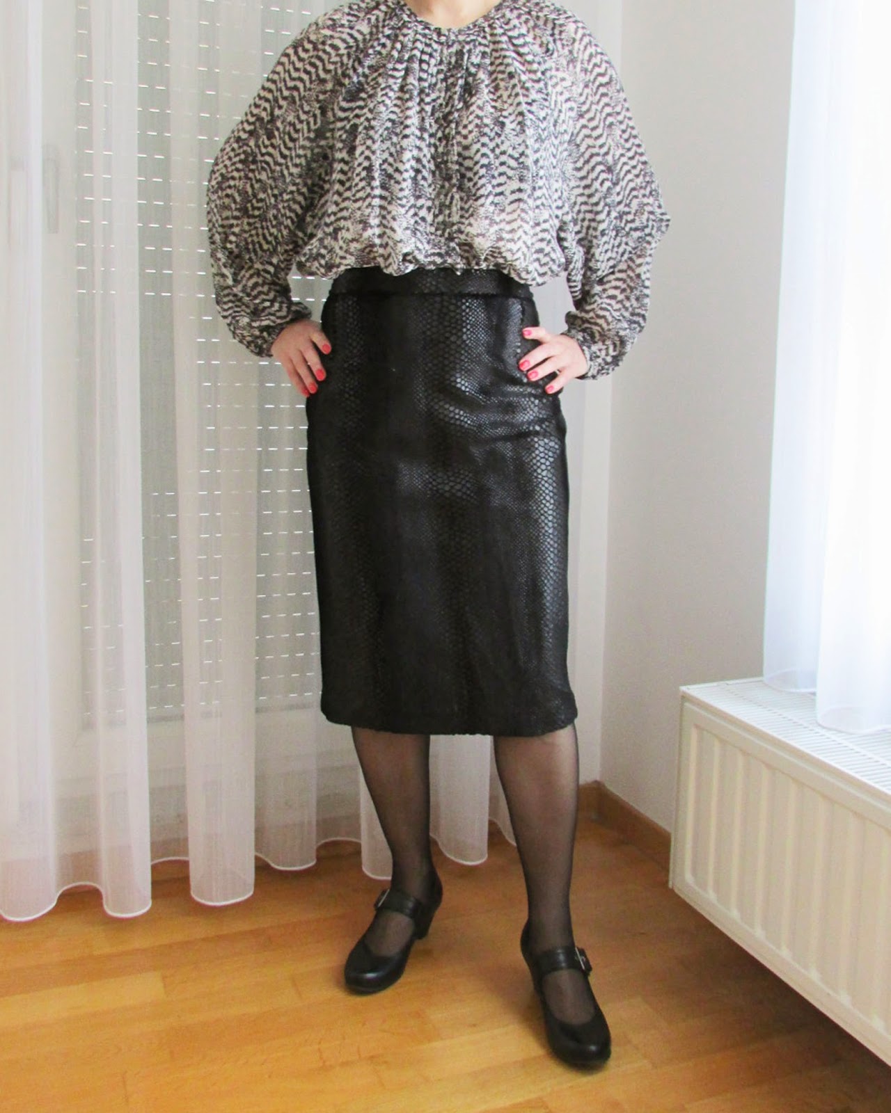http://ladylinaland.blogspot.com/2014/03/faux-snakeskin-pencil-skirt.html