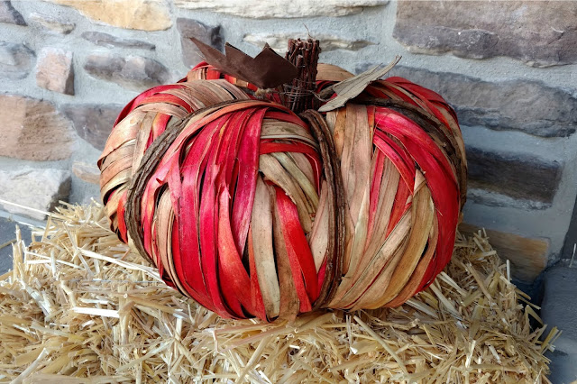 Fall Home Tour: Front Porch and Mantle Inspiration plus 8 other bloggers share how they decorate their homes for the fall!