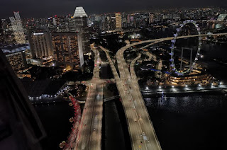 Singapure Flyer desde el Sands SkyPark del Marina Bay Sands Hotel. Singapore.